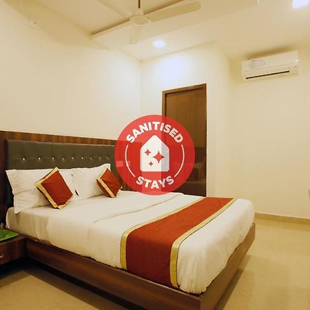 Hotel Ak International Ullāl Buitenkant foto