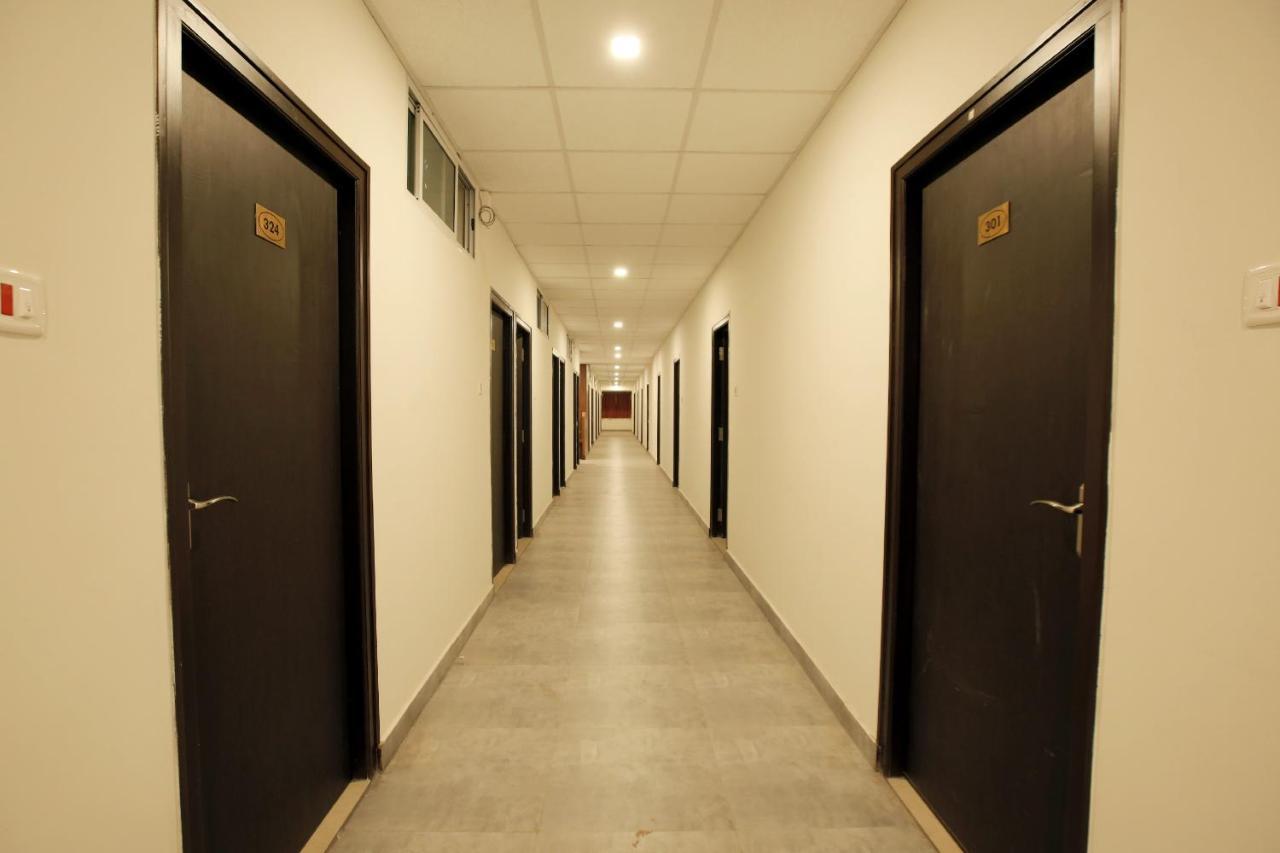 Hotel Ak International Ullāl Buitenkant foto